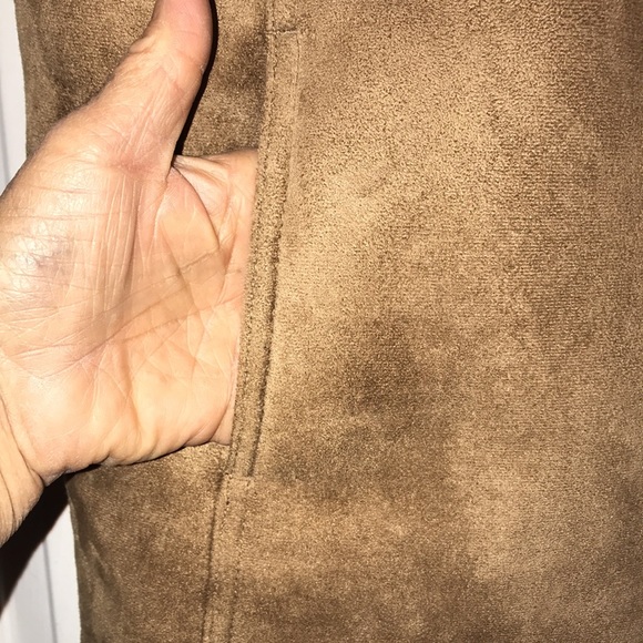 Women’s Faux Suede Sherpa Vest - Picture 3 of 8